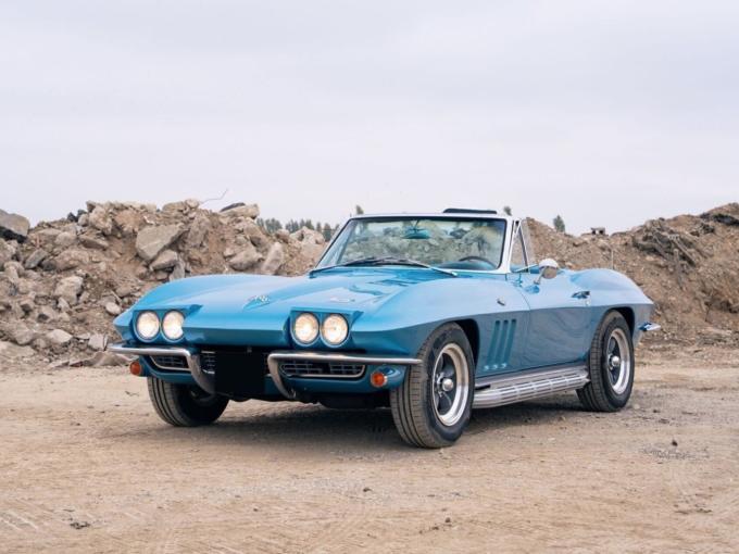 Chevrolet Corvette C2 Sting Ray cabriolet de 1966