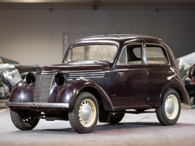 Renault Juvaquatre berline (Type BFK4) de 1948