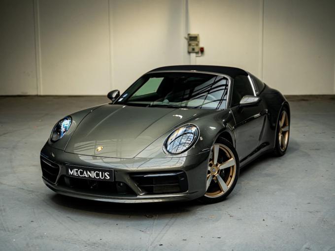 Porsche 992 .1 Targa 4S *Vert Aventurine / Cuir Vert* de 2020