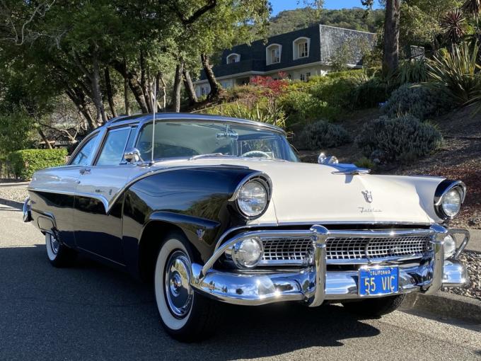 Ford Crown Victoria V8 Coupé de 1955