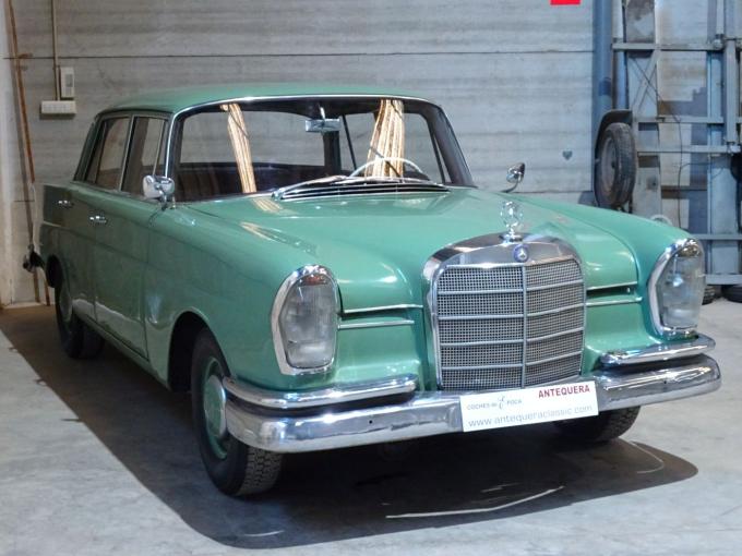 Mercedes-Benz 220 b SEDAN W111 FINTAIL de 1963
