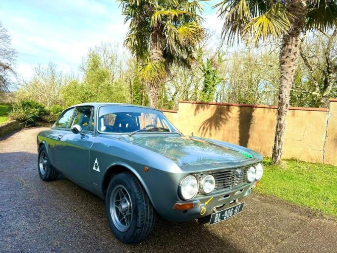Alfa Roméo Giulia GT 2000 Bertone Groupe 1 de 1972