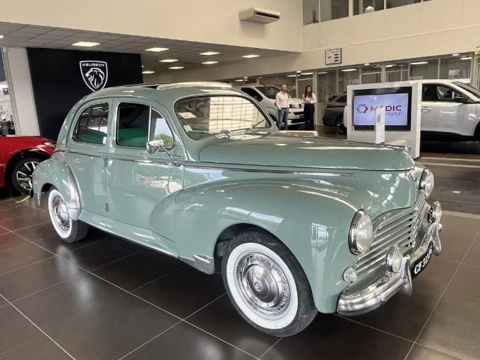 Peugeot 203 C berline  de 1957