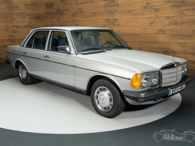 Mercedes-Benz 250 6 cylindres 2,5 litres de 1978