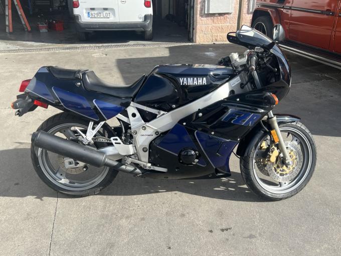 Moto yamaha FZR400 de 1997