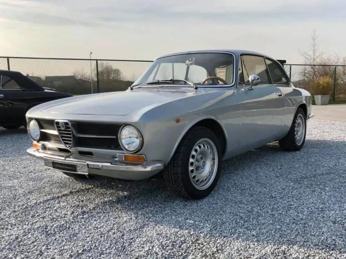 Alfa Roméo Giulia GT Junior 1300 de 1971