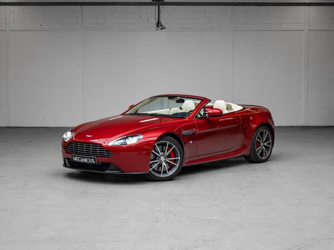 Aston Martin V8 Vantage S Cabriolet *Ch&acirc;ssis SP10 / Volcano Red* de 2013