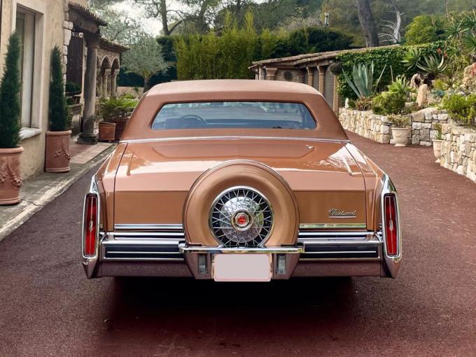 Cadillac Fleetwood Brougham D Elegance - CG française de 1983