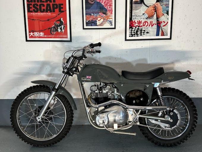 Moto Triumph Metisse MK3 Steeve mcqueen desert racer  de 1960
