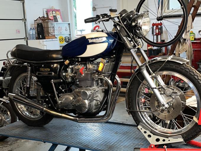 Moto Triumph Trident T150V de 1974