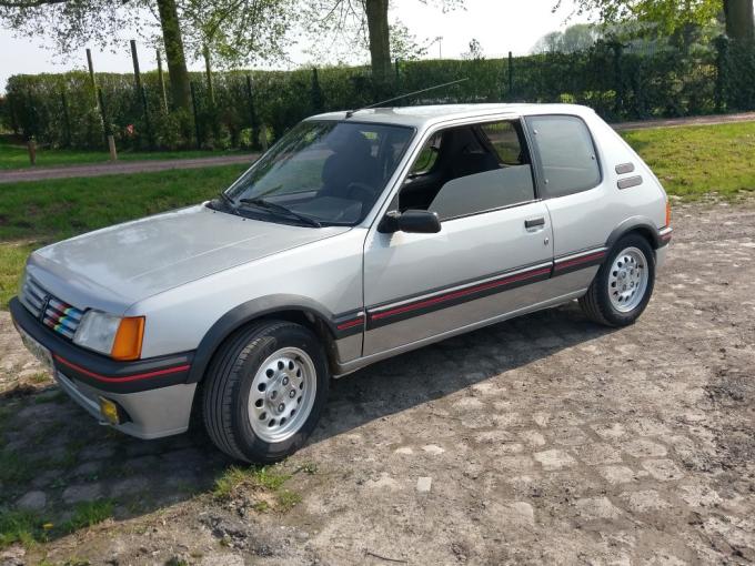 Peugeot 205 GTI 1.6L 115ch de 1988