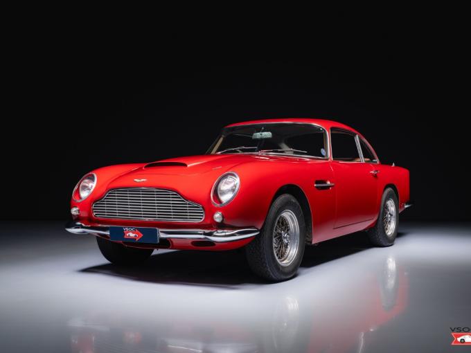 Aston Martin DB DB4 Series V Vantage - En approche ! de 1963