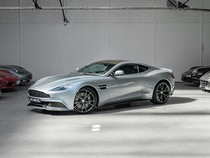 Aston Martin Vanquish Centenary *Entretien 100% Aston Martin* de 2014