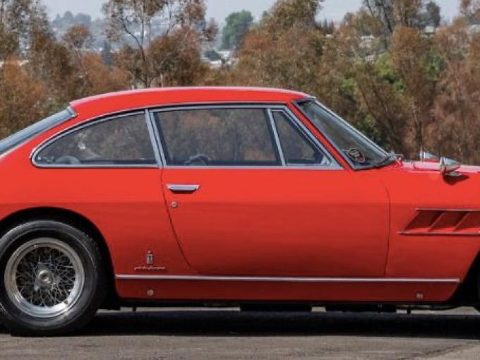 Ferrari 330 GT 2+2 de 1966
