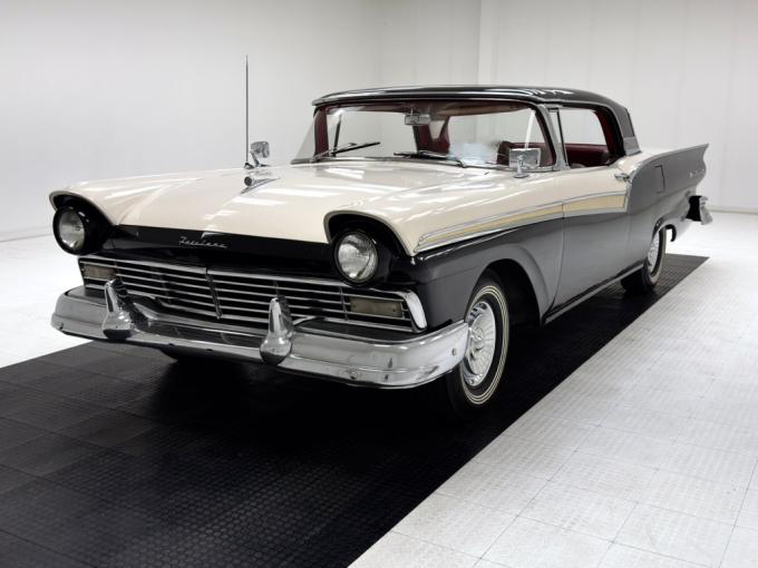 Ford Fairlane 500 Skyliner Convertible de 1957
