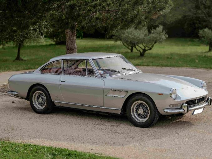 Ferrari 330 GT 2+2 série 2 de 1965