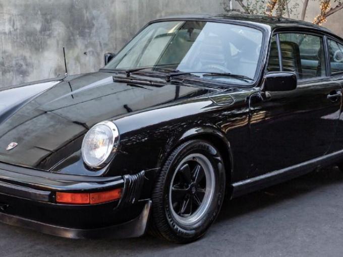 Porsche 911 coup&eacute; de 1974