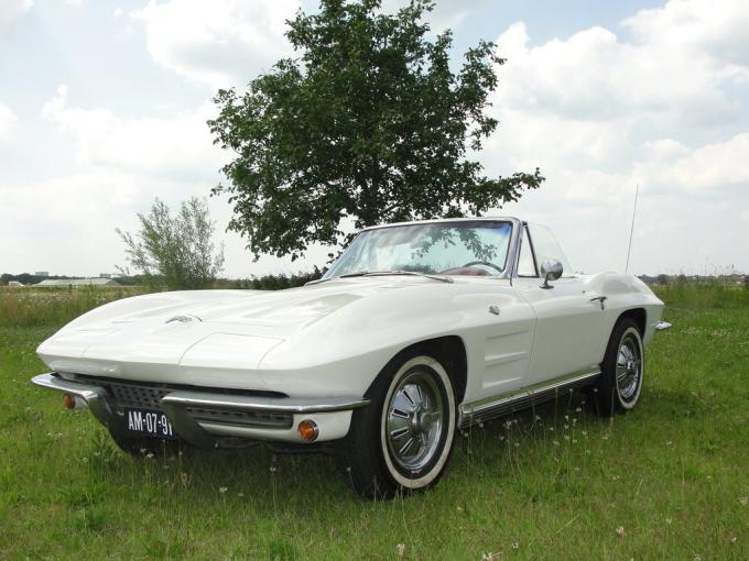 Chevrolet Corvette C2 Sting Ray Cabriolet de 1964