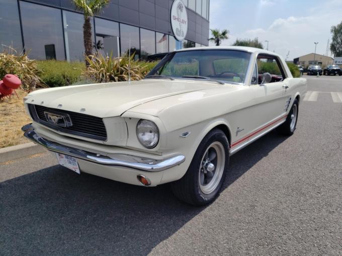Ford Mustang V8 4.7 Litres, boite méca 4 de 1966