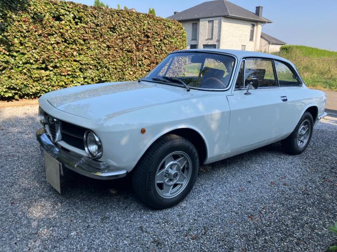 Alfa Roméo Giulia GT Junior 1300 de 1971