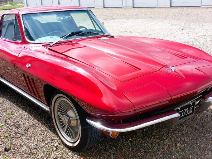 Chevrolet Corvette C2 Stingray 5.4L V8 327CI Coup&eacute; Type L76-365cv  de 1964