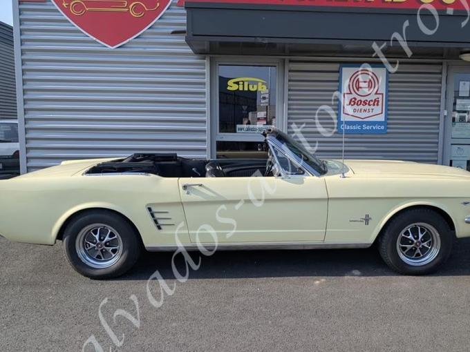 Ford Mustang V8 Cabriolet BVA de 1966