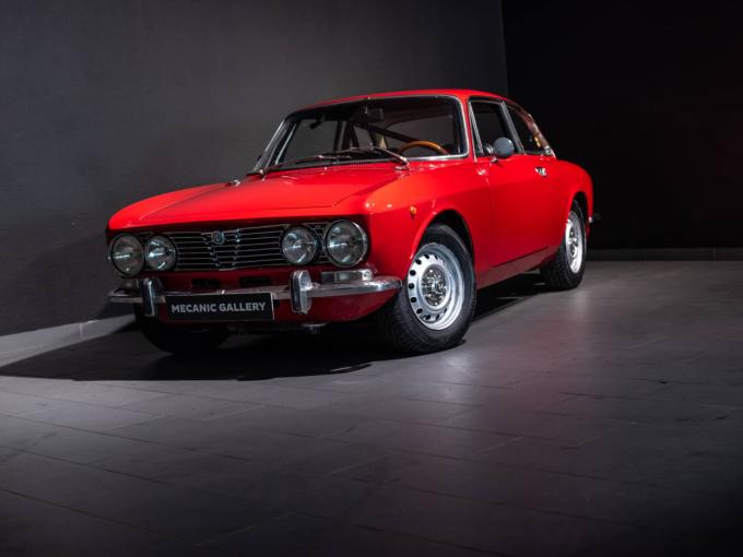 Alfa Roméo Giulia GT 2000 Veloce de 1973