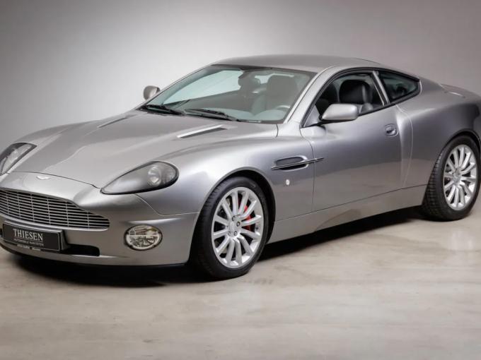 Aston Martin Vanquish V12 de 2001