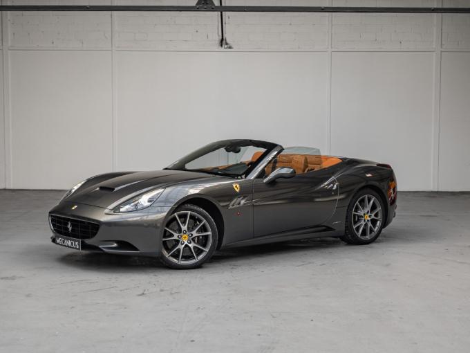 Ferrari California V8 4.3 2+2 / Grigio Silverston de 2010