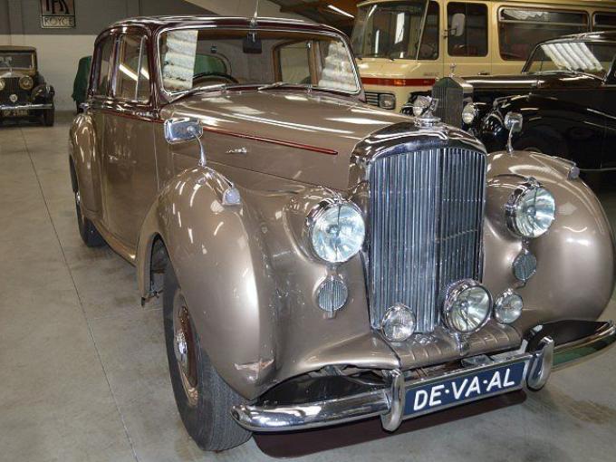 Bentley Type R Radford Countryman, "needs some attention" de 1954