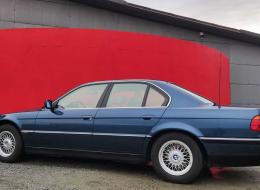BMW Série 7 740 i A E38 Sorrentblau Metallic