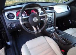 Ford Mustang V6 3,7L 305 CV de janvier 2012 excellent état