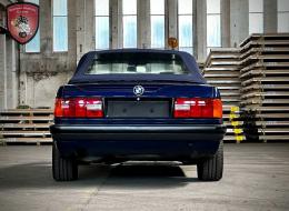 BMW Série 3 318 i  (E30)