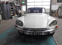 Citroen DS 1972 4 cylindres 2300cc ( l'essence et GPL )