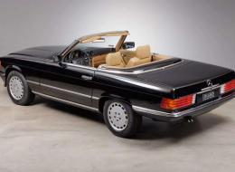 Mercedes-Benz SL 560 (R107)