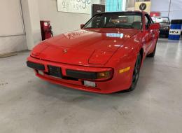 Porsche 944