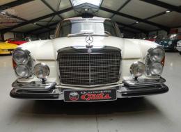 Mercedes-Benz 220 SE