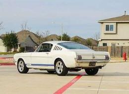 Ford Mustang Fastback V8