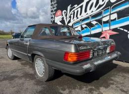 Mercedes-Benz SL 560SL Type R107
