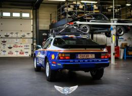 Porsche 944 