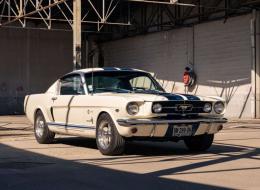 Ford Mustang Fastback V8 4.7L