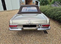 Mercedes-Benz SL 280 pagode