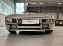 Porsche 944