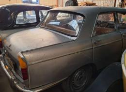 Peugeot 404 Luxe avec toit ouvrant