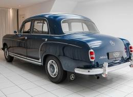 Mercedes-Benz Ponton 220SE * Restored * Sunroof * Perfect condition *
