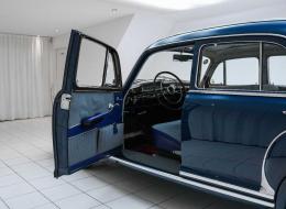 Mercedes-Benz Ponton 220SE * Restored * Sunroof * Perfect condition *
