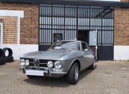 Alfa Roméo Giulia GT coupé Bertone 1750