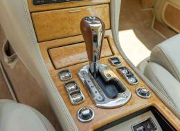 Bentley Azure 1er main