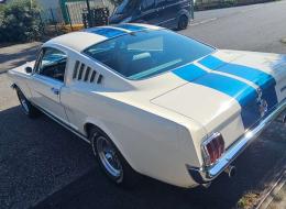 Ford Mustang Coupé Fastback V8 4.7L