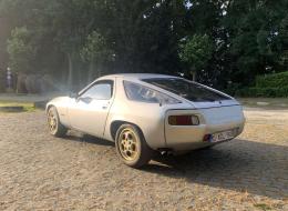 Porsche 928